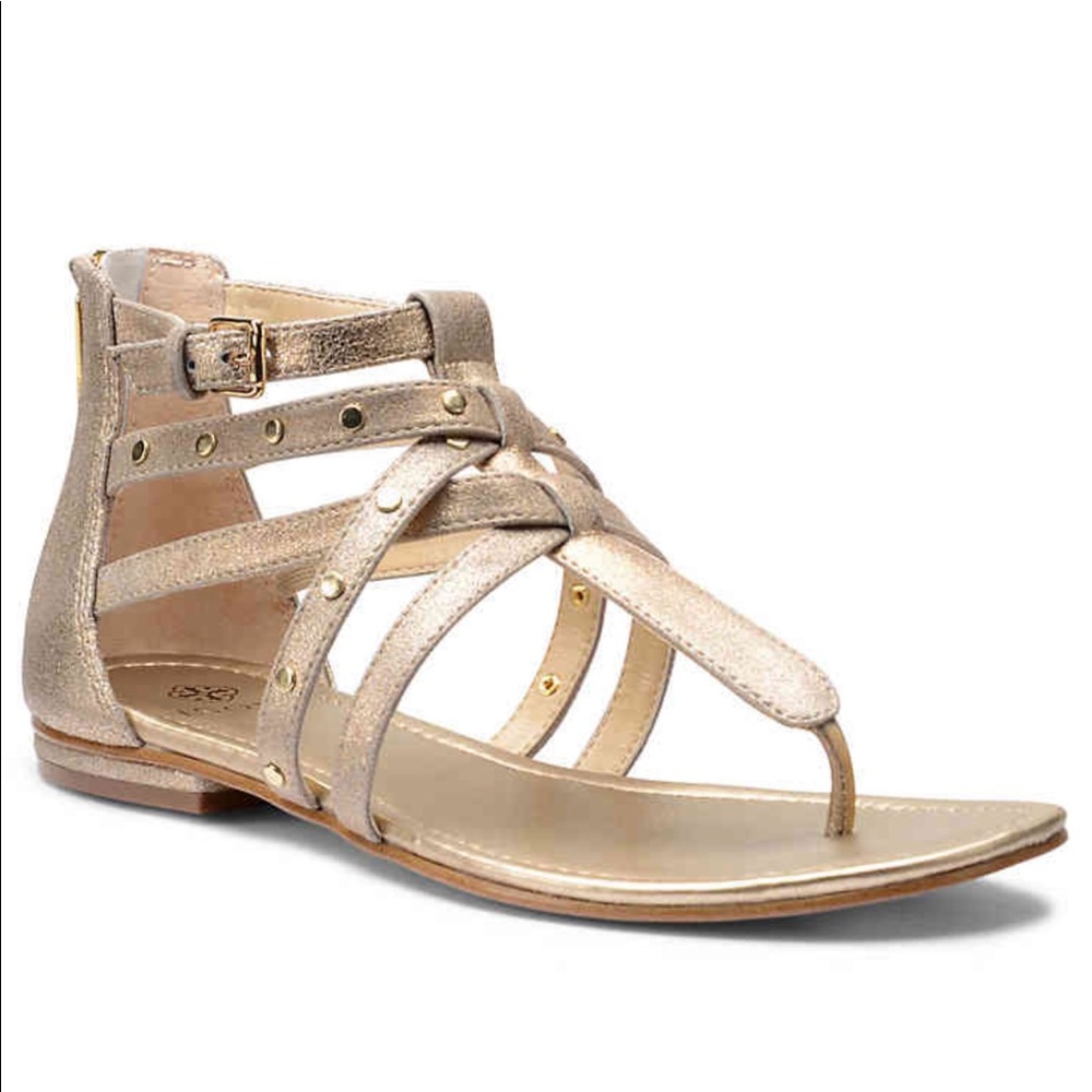 NWT- ISOLA MELARA FLAT SANDAL 6.5